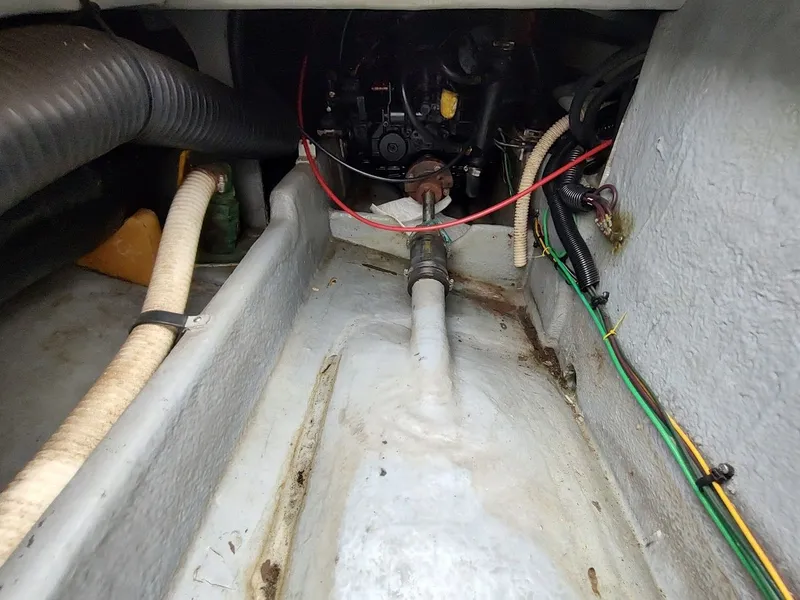 Slide: The Image of Sea Ray 310 Sport Bridge 1992 - 31