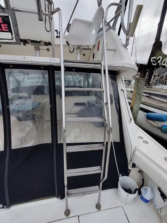 Slide: The Image of Sea Ray 310 Sport Bridge 1992 - 35