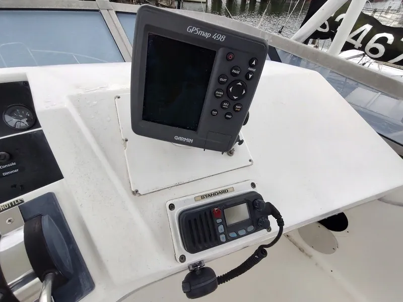 Slide: The Image of Sea Ray 310 Sport Bridge 1992 - 38