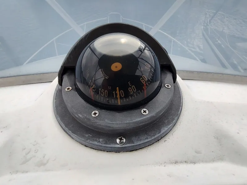 Slide: The Image of Sea Ray 310 Sport Bridge 1992 - 39