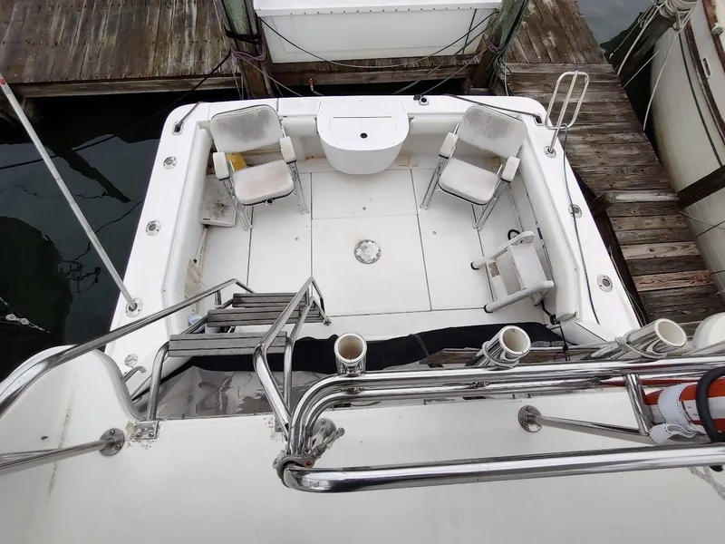 Slide: The Image of Sea Ray 310 Sport Bridge 1992 - 44