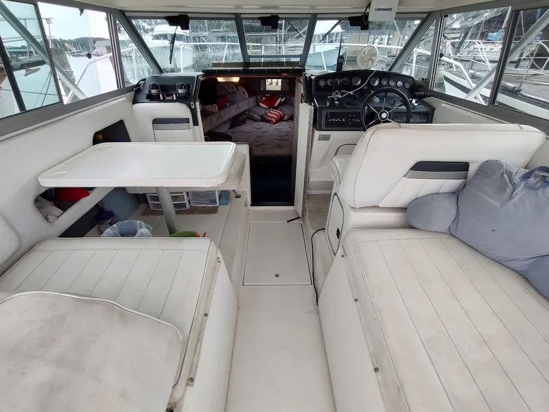 Slide: The Image of Sea Ray 310 Sport Bridge 1992 - 45