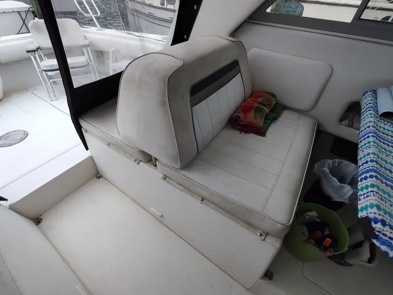 Slide: The Image of Sea Ray 310 Sport Bridge 1992 - 50