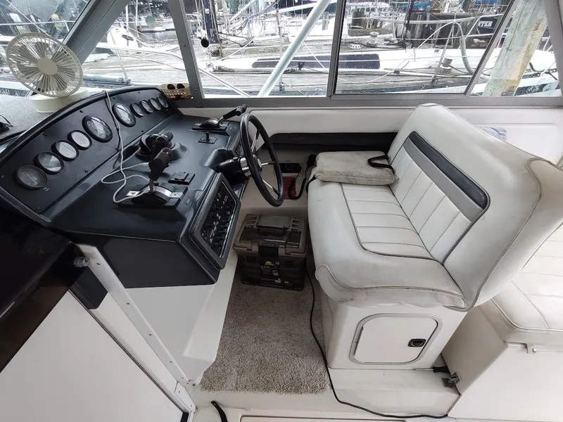 Slide: The Image of Sea Ray 310 Sport Bridge 1992 - 53