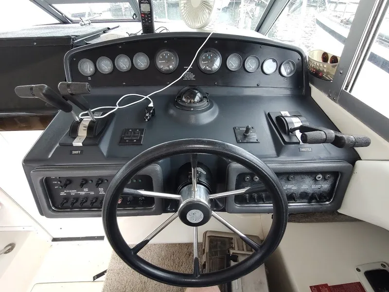 Slide: The Image of Sea Ray 310 Sport Bridge 1992 - 55