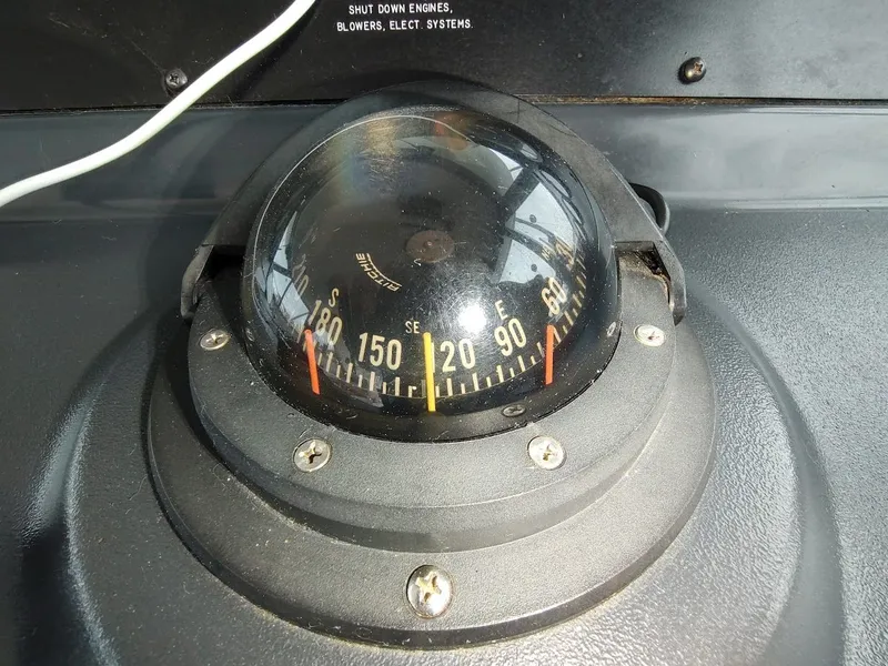 Slide: The Image of Sea Ray 310 Sport Bridge 1992 - 58