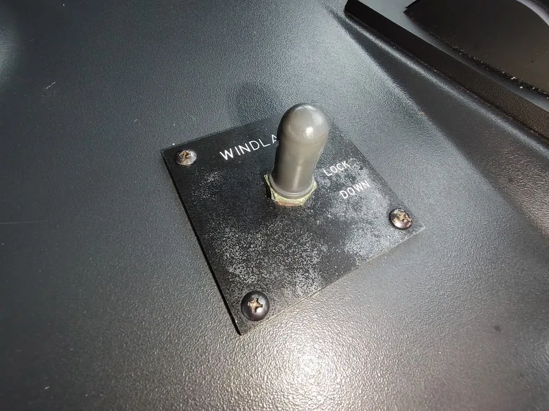 Slide: The Image of Sea Ray 310 Sport Bridge 1992 - 59