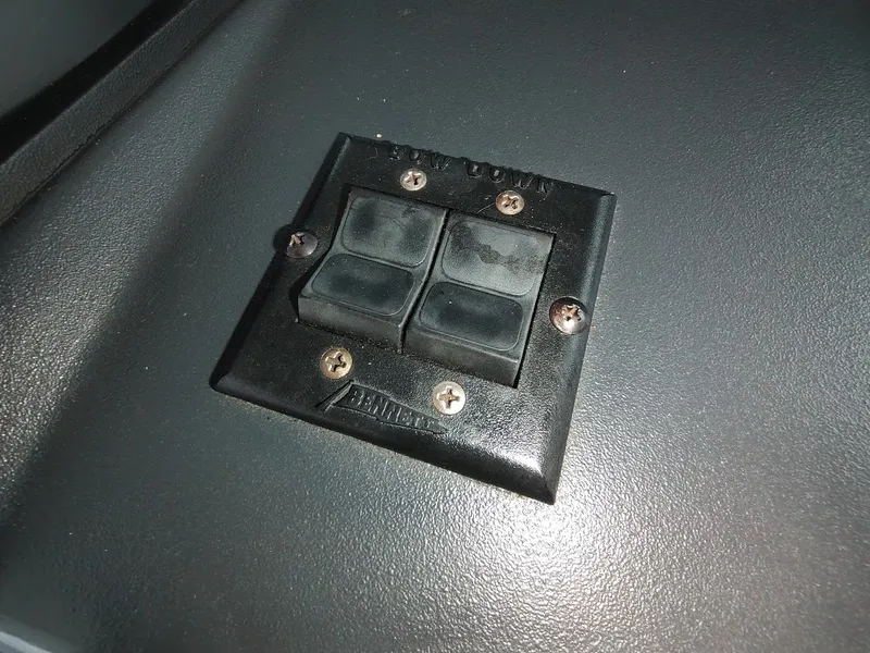 Slide: The Image of Sea Ray 310 Sport Bridge 1992 - 60