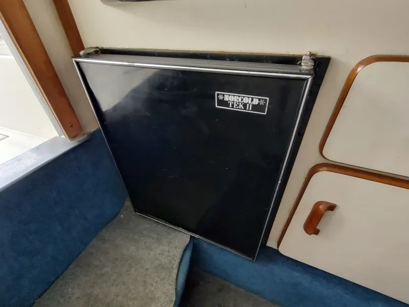 Slide: The Image of Sea Ray 310 Sport Bridge 1992 - 68