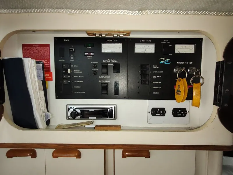 Slide: The Image of Sea Ray 310 Sport Bridge 1992 - 73