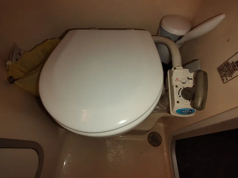 Slide: The Image of Sea Ray 310 Sport Bridge 1992 - 77