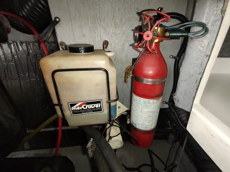 Slide: The Image of Sea Ray 310 Sport Bridge 1992 - 85