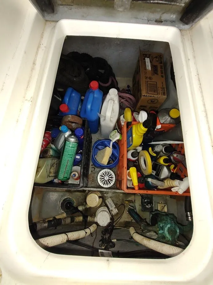 Slide: The Image of Sea Ray 310 Sport Bridge 1992 - 89