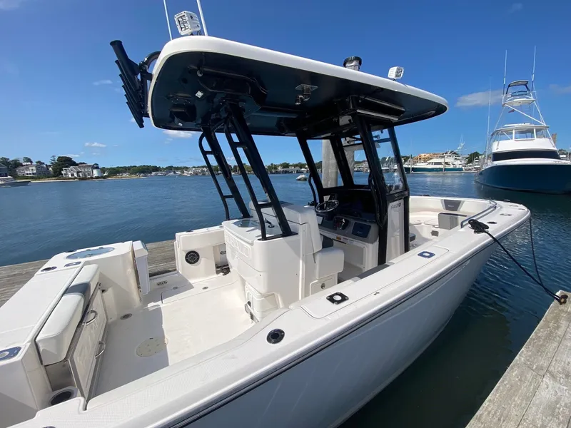 The Image of Robalo R270 Center Console 2023 - 0