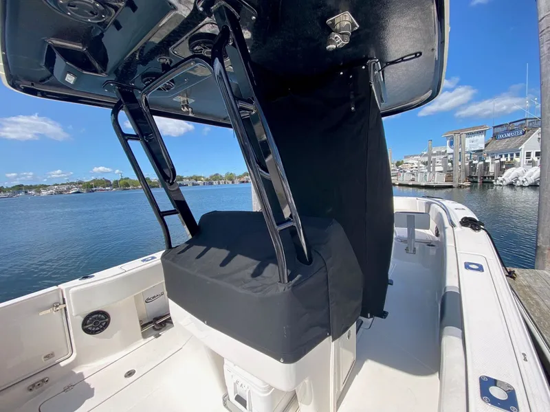 Slide: The Image of Robalo R270 Center Console 2023 - 6