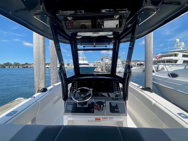 Slide: The Image of Robalo R270 Center Console 2023 - 7