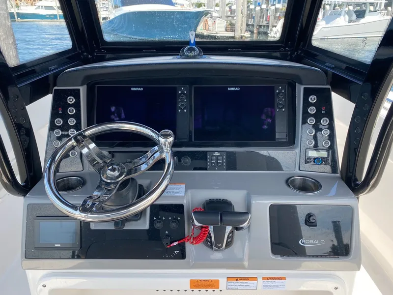 Slide: The Image of Robalo R270 Center Console 2023 - 8