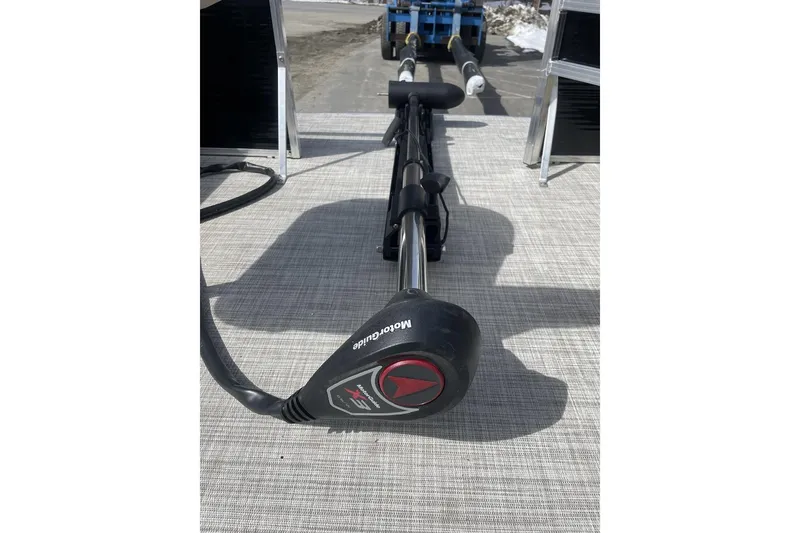 Slide: The Image of 2024 Lowe Ultra 202 Fish & Cruise boat with MotorGuide trolling motor. - 23