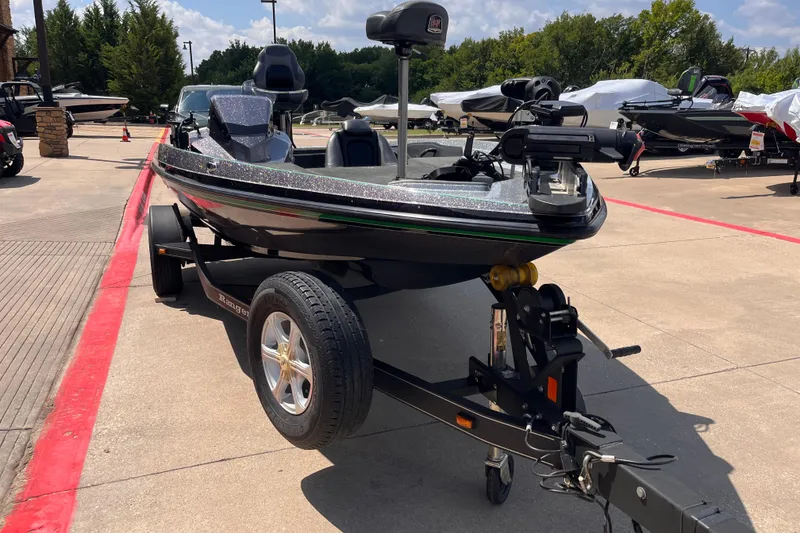 Slide: The Image of 2016 Ranger Z175 boat on trailer in outdoor dealership lot. - 3