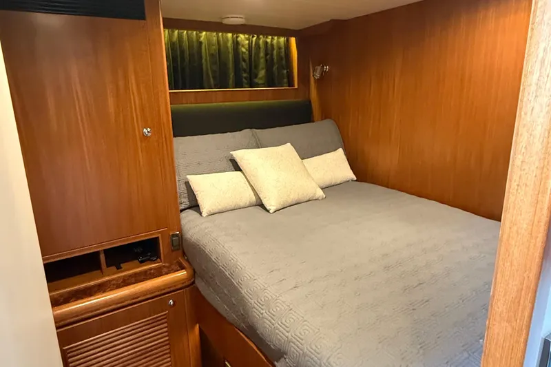 Slide: The Image of Cozy cabin interior of 2009 Horizon 73 yacht with wooden paneling and comfortable bedding. - 28