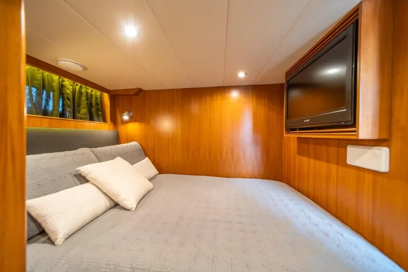 Slide: The Image of Luxurious cabin interior of 2009 Horizon 73 yacht with cozy bed and mounted TV. - 34