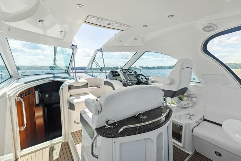 Slide: The Image of 2007 Cruisers 390 Express Cruiser 'Bay Burns' - 10