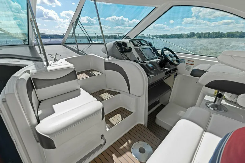 Slide: The Image of 2007 Cruisers 390 Express Cruiser 'Bay Burns' - 14