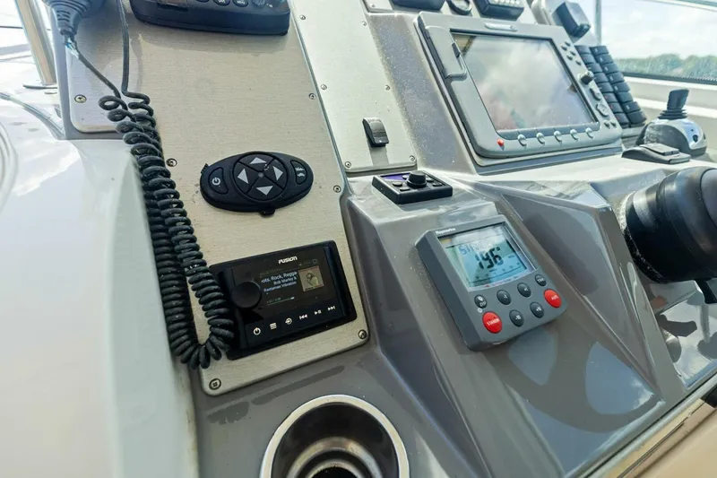 Slide: The Image of 2007 Cruisers 390 Express Cruiser 'Bay Burns' - 19