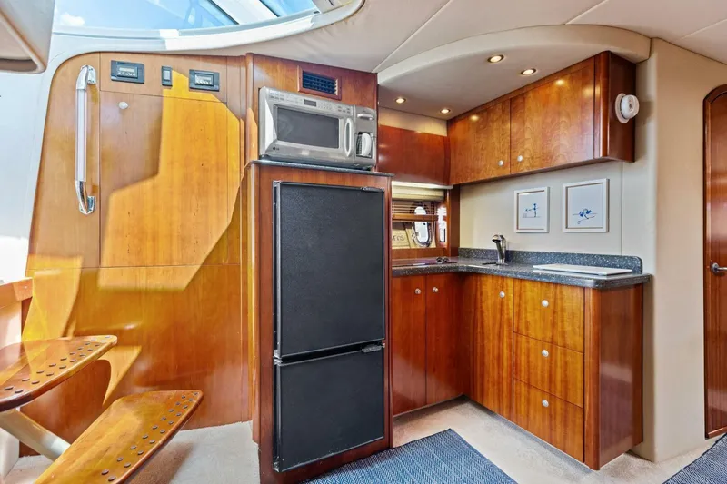 Slide: The Image of 2007 Cruisers 390 Express Cruiser 'Bay Burns' - 22