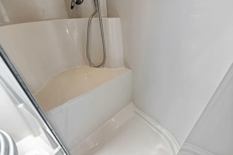 Slide: The Image of 2007 Cruisers 390 Express Cruiser 'Bay Burns' - 31