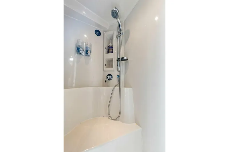 Slide: The Image of 2007 Cruisers 390 Express Cruiser 'Bay Burns' - 32