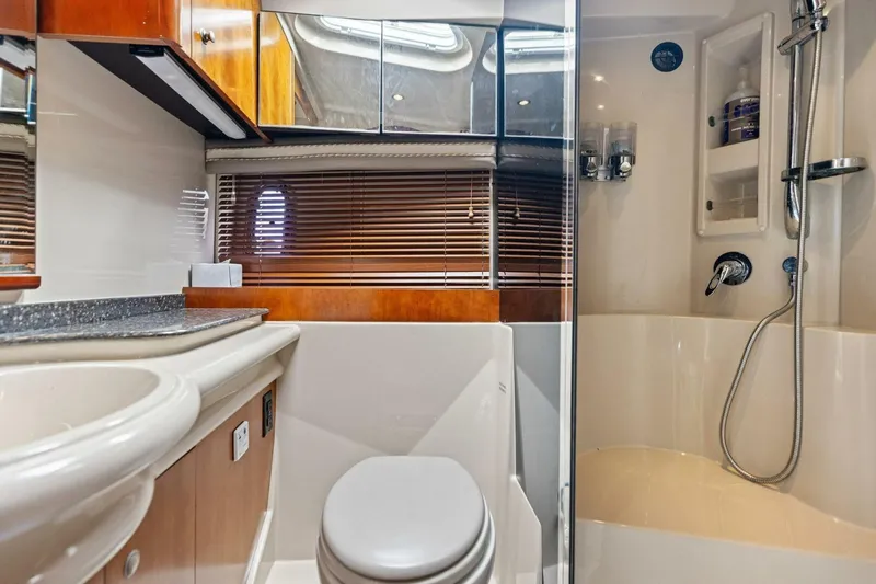 Slide: The Image of 2007 Cruisers 390 Express Cruiser 'Bay Burns' - 34