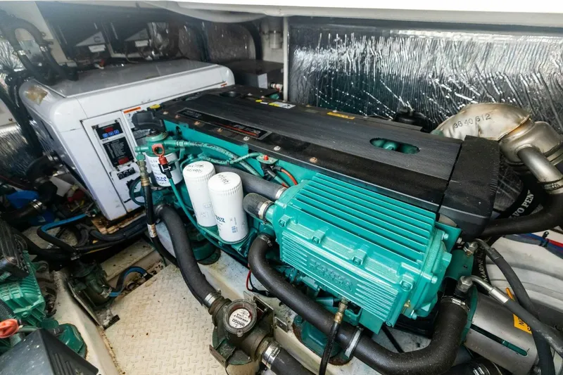 Slide: The Image of 2007 Cruisers 390 Express Cruiser 'Bay Burns' - 47