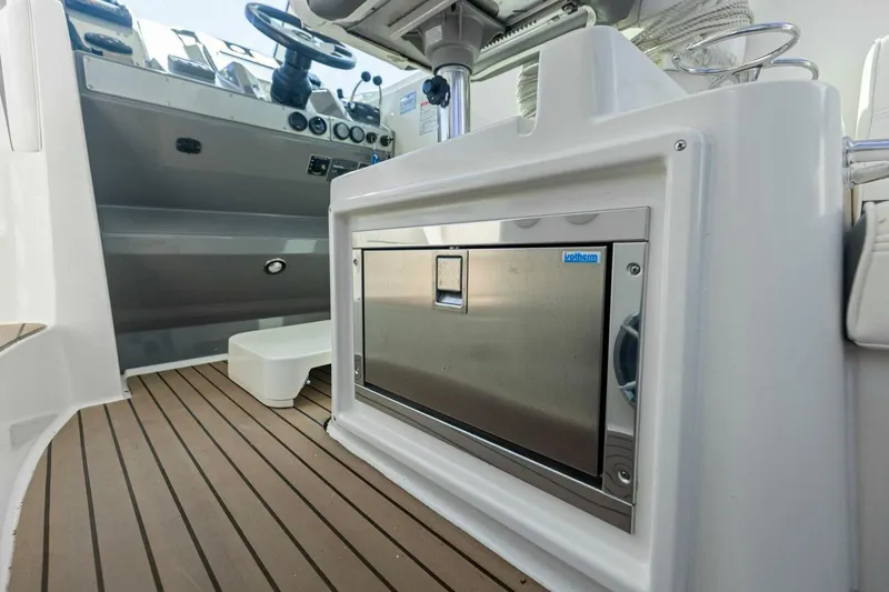 Slide: The Image of 2007 Cruisers 390 Express Cruiser 'Bay Burns' - 13