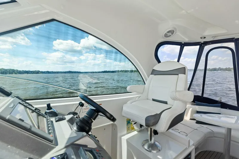 Slide: The Image of 2007 Cruisers 390 Express Cruiser 'Bay Burns' - 18