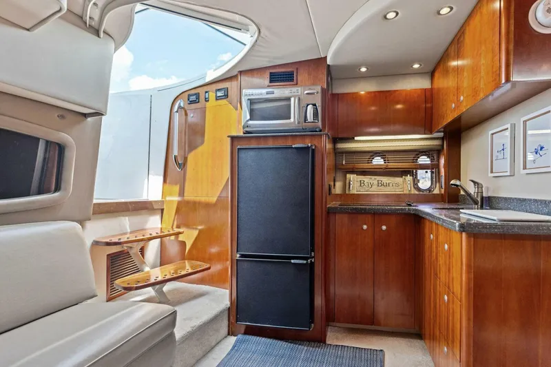 Slide: The Image of 2007 Cruisers 390 Express Cruiser 'Bay Burns' - 26