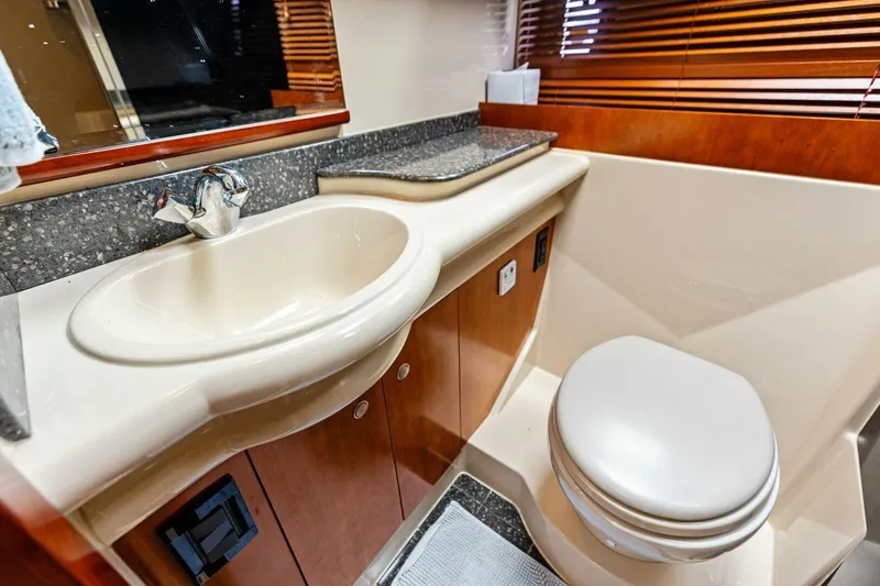 Slide: The Image of 2007 Cruisers 390 Express Cruiser 'Bay Burns' - 28