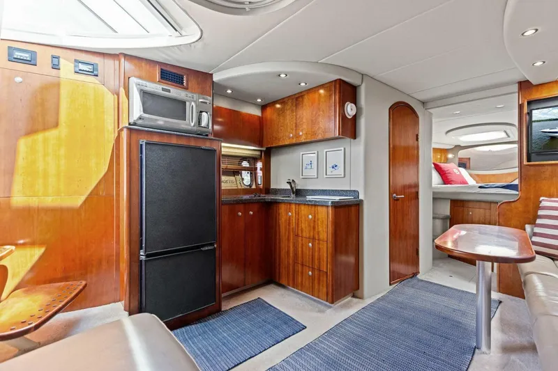 Slide: The Image of 2007 Cruisers 390 Express Cruiser 'Bay Burns' - 4