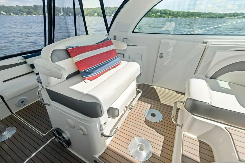 Slide: The Image of 2007 Cruisers 390 Express Cruiser 'Bay Burns' - 9