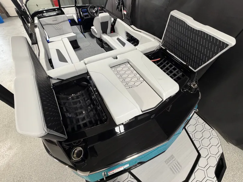 Slide: The Image of MasterCraft NXT22 2026 - 18