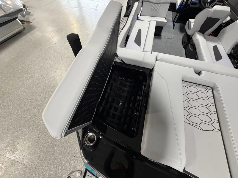 Slide: The Image of MasterCraft NXT22 2026 - 19