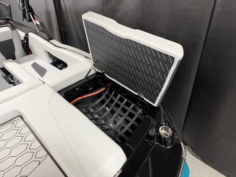 Slide: The Image of MasterCraft NXT22 2026 - 21