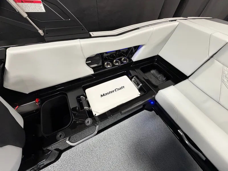 Slide: The Image of MasterCraft NXT22 2026 - 32
