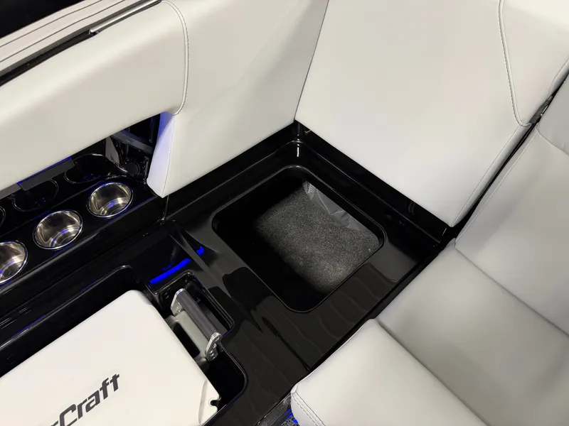 Slide: The Image of MasterCraft NXT22 2026 - 35