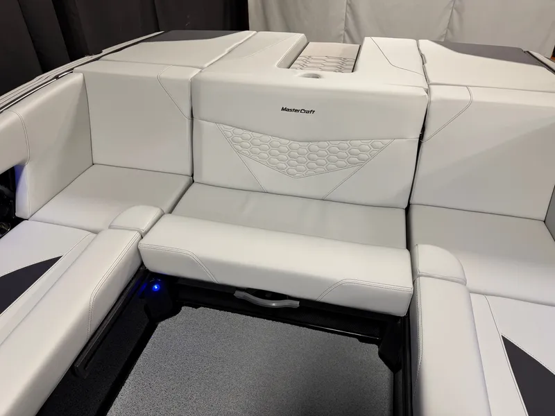 Slide: The Image of MasterCraft NXT22 2026 - 41