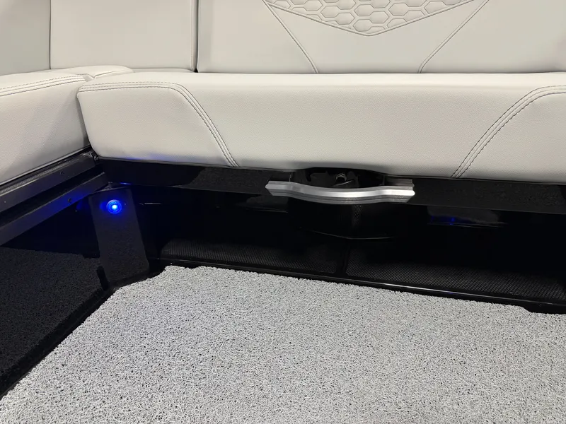 Slide: The Image of MasterCraft NXT22 2026 - 42