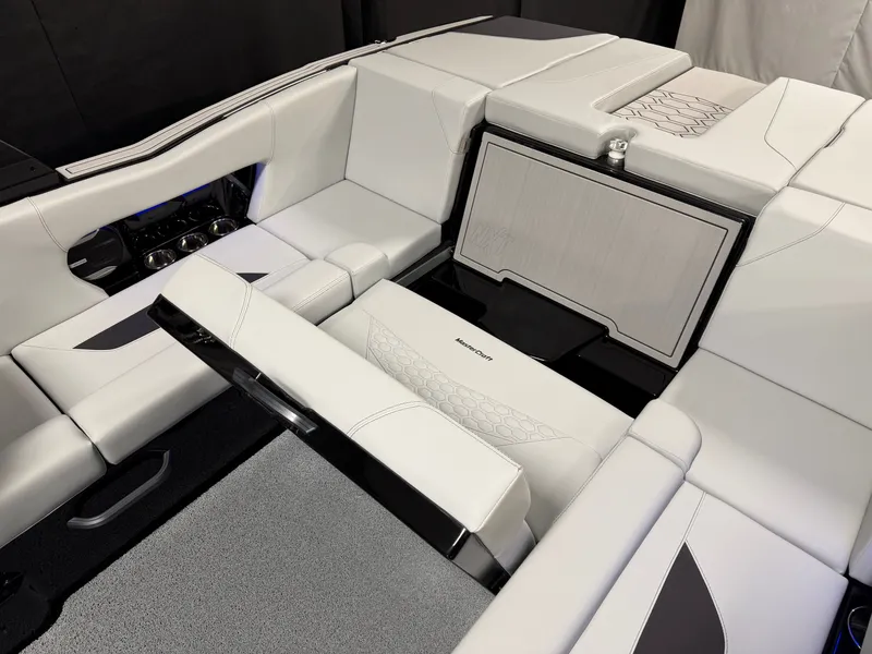 Slide: The Image of MasterCraft NXT22 2026 - 43