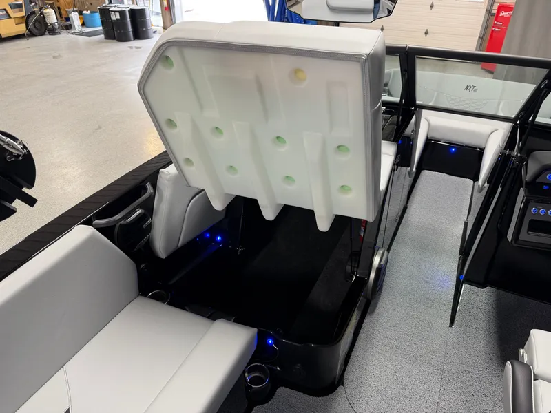 Slide: The Image of MasterCraft NXT22 2026 - 54