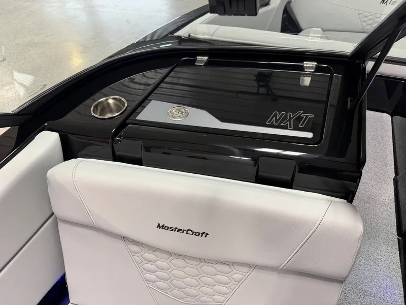 Slide: The Image of MasterCraft NXT22 2026 - 60