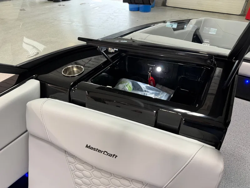 Slide: The Image of MasterCraft NXT22 2026 - 61